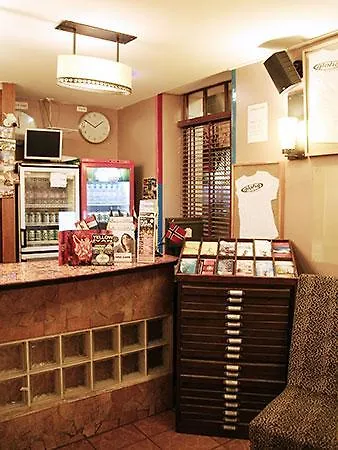 Aloha Hostel Eiffel Tower By Hiphophostels Paris